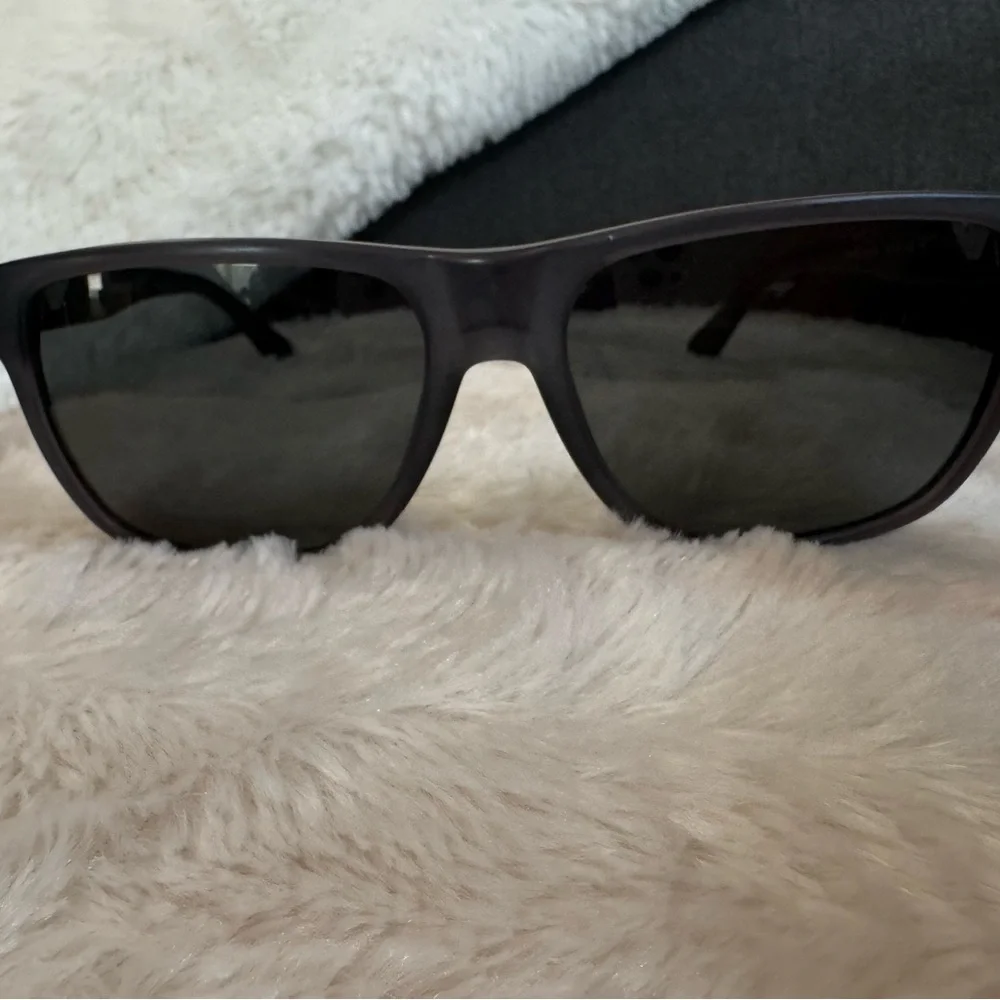 Stylish Black Sunglasses - Picture 2 of 4